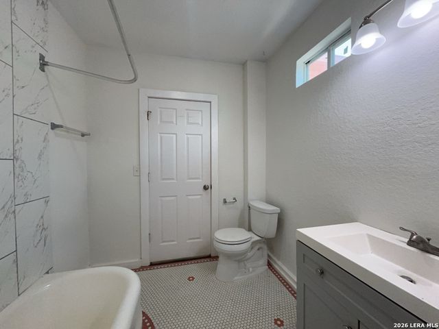 1020 W French Pl Apt 4, San Antonio, TX 78212