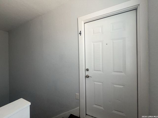 1020 W French Pl Apt 4, San Antonio, TX 78212