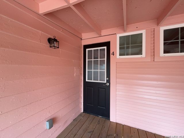 1020 W French Pl Apt 4, San Antonio, TX 78212