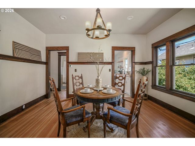 241 MILL St, Silverton, OR 97381