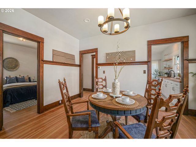 241 MILL St, Silverton, OR 97381