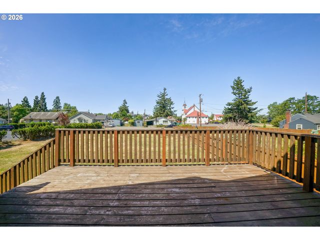 241 MILL St, Silverton, OR 97381