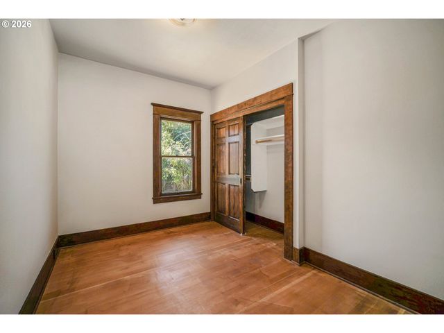241 MILL St, Silverton, OR 97381