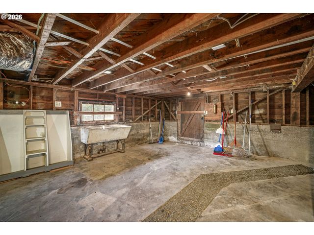 241 MILL St, Silverton, OR 97381