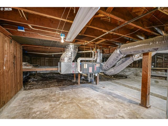 241 MILL St, Silverton, OR 97381