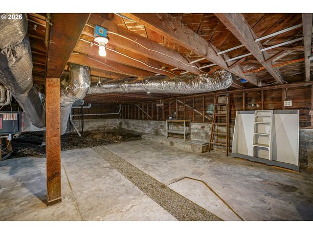 241 MILL St, Silverton, OR 97381