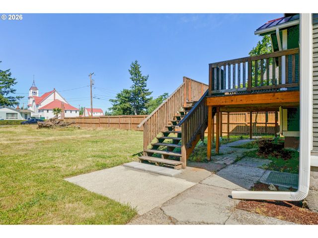 241 MILL St, Silverton, OR 97381