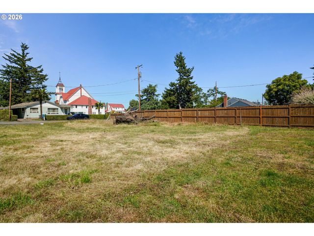 241 MILL St, Silverton, OR 97381