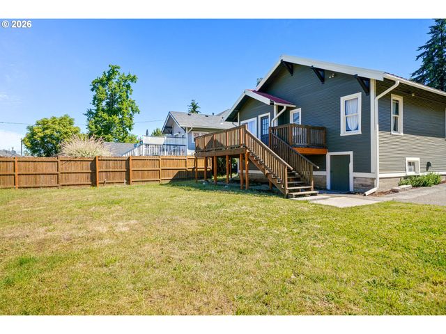 241 MILL St, Silverton, OR 97381