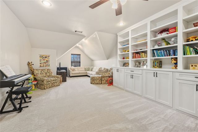 2772 N Signet Place, Fayetteville, AR 72703