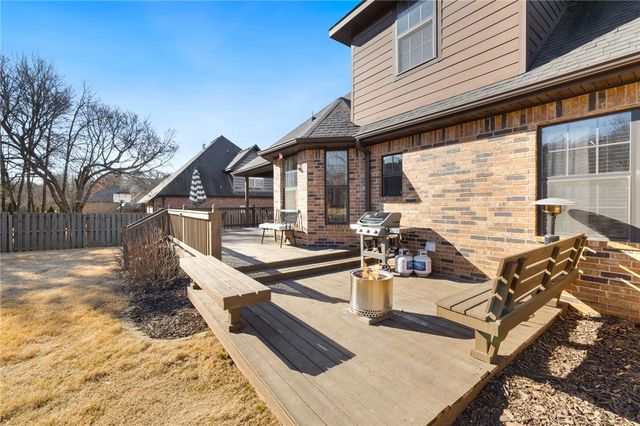 2772 N Signet Place, Fayetteville, AR 72703