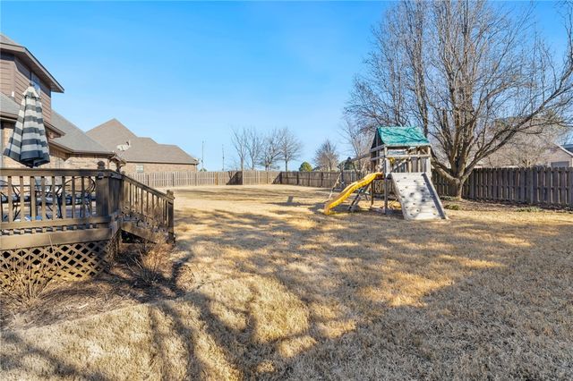 2772 N Signet Place, Fayetteville, AR 72703
