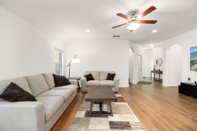 204 Backstays LOOP, Kyle, TX 78640