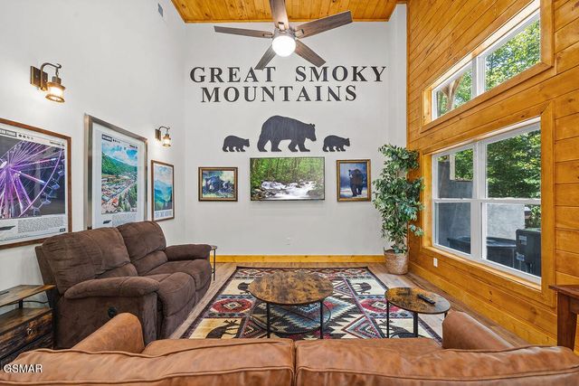 5042 Settlers View Lane, Sevierville, TN 37862