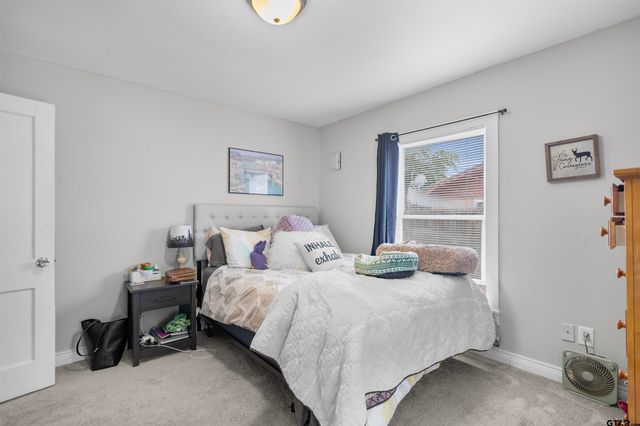 506 Ferguson St, Lindale, TX 75771