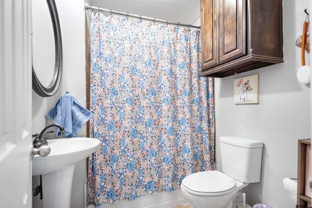 506 Ferguson St, Lindale, TX 75771