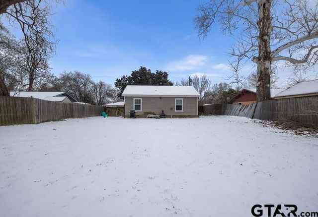 506 Ferguson St, Lindale, TX 75771