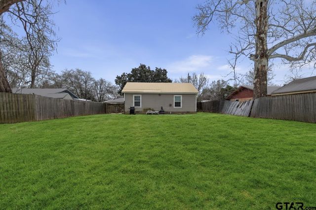 506 Ferguson St, Lindale, TX 75771