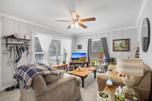 506 Ferguson St, Lindale, TX 75771