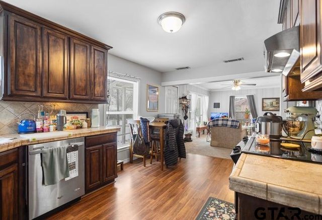 506 Ferguson St, Lindale, TX 75771