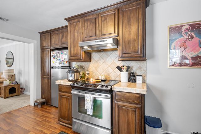 506 Ferguson St, Lindale, TX 75771