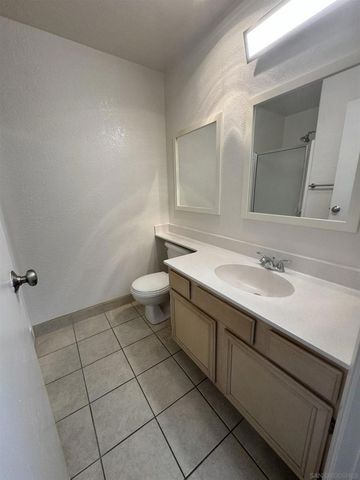 4933 Voltaire St 2, San Diego, CA 92107