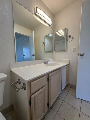 4933 Voltaire St 2, San Diego, CA 92107