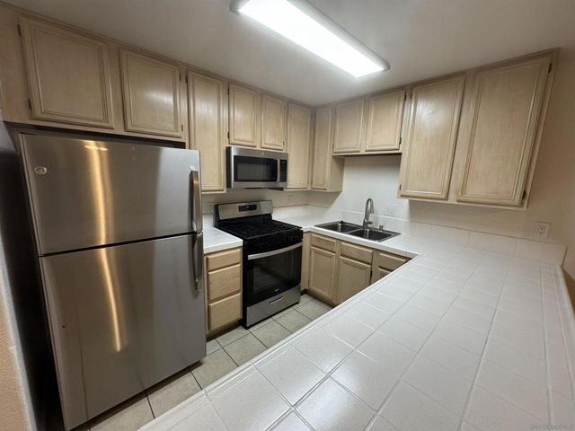 4933 Voltaire St 2, San Diego, CA 92107