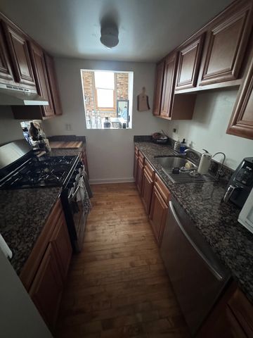 1114 W Belmont Avenue 2, Chicago, IL 60657