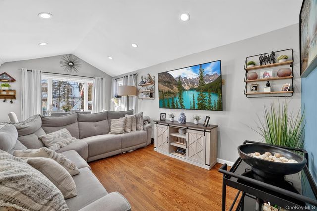 40 Orchard Road, Putnam Valley, NY 10579