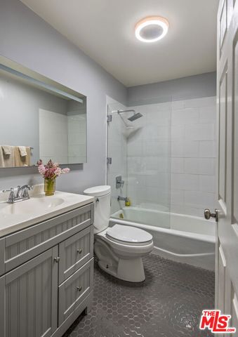 8032 Willow Glen Road, Los Angeles, CA 90046