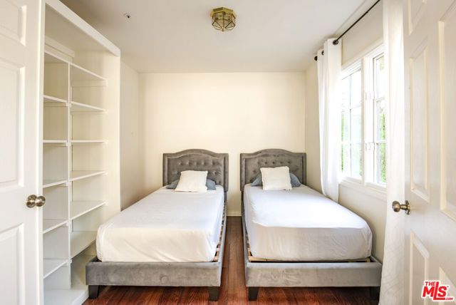 8032 Willow Glen Road, Los Angeles, CA 90046