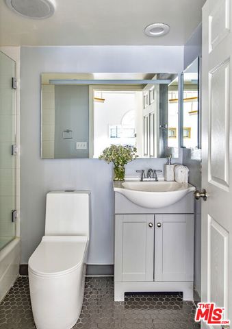 8032 Willow Glen Road, Los Angeles, CA 90046