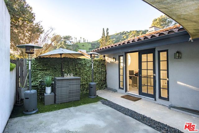 8032 Willow Glen Road, Los Angeles, CA 90046