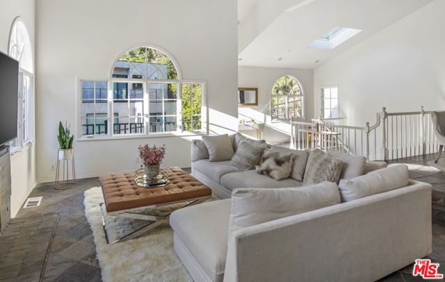 8032 Willow Glen Road, Los Angeles, CA 90046