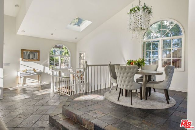 8032 Willow Glen Road, Los Angeles, CA 90046