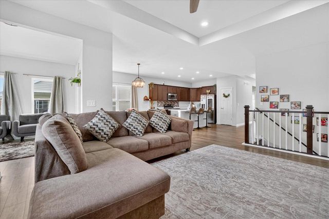 7906 W Park Circle WAY S, Franklin, WI 53132