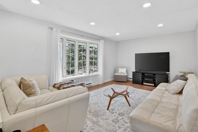 2589 Stone Chip Dr, Hampton, PA 15101