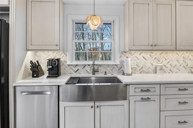 2589 Stone Chip Dr, Hampton, PA 15101