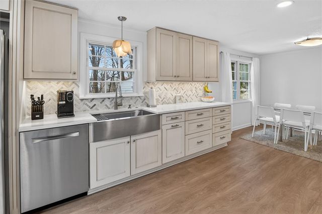 2589 Stone Chip Dr, Hampton, PA 15101