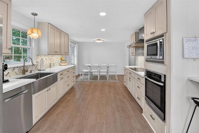 2589 Stone Chip Dr, Hampton, PA 15101