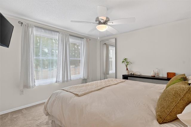 2589 Stone Chip Dr, Hampton, PA 15101