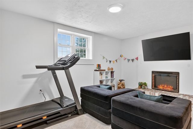 2589 Stone Chip Dr, Hampton, PA 15101