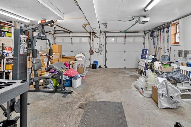 2589 Stone Chip Dr, Hampton, PA 15101