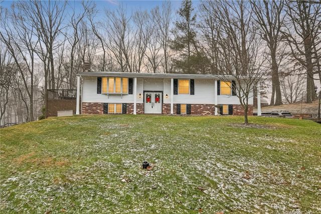 2589 Stone Chip Dr, Hampton, PA 15101