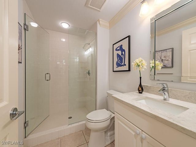 60 Seagate DR 1205, Naples, FL 34103