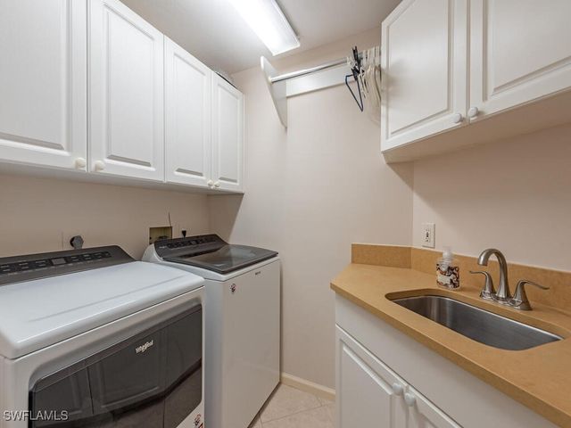 60 Seagate DR 1205, Naples, FL 34103