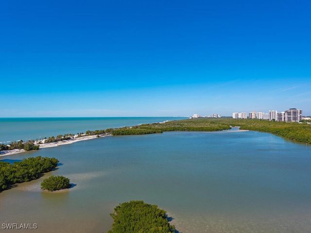 60 Seagate DR 1205, Naples, FL 34103