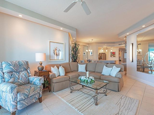 60 Seagate DR 1205, Naples, FL 34103