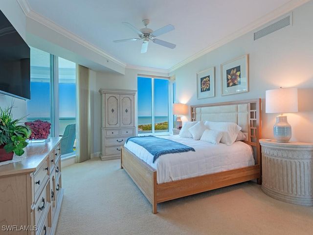 60 Seagate DR 1205, Naples, FL 34103